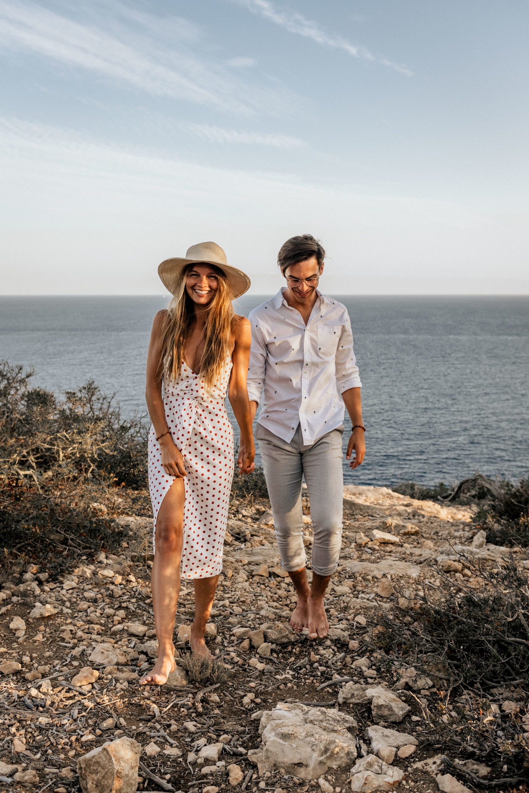 Mallorca cliffside love story